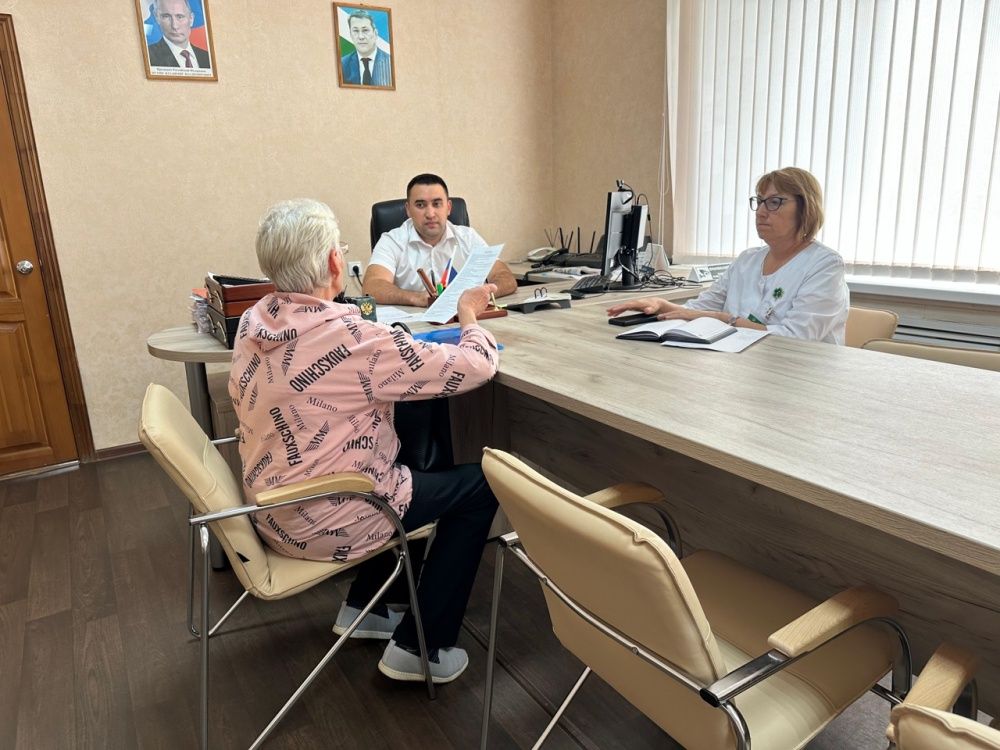 Главный врач Мелеузовской больницы Ильмир Ильдарович Кутлугужин провел прием граждан