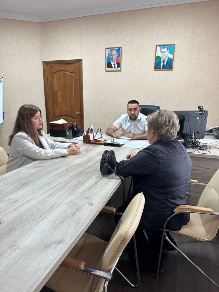Сегодня главный врач Мелеузовской больницы Ильмир Кутлугужин провел прием граждан