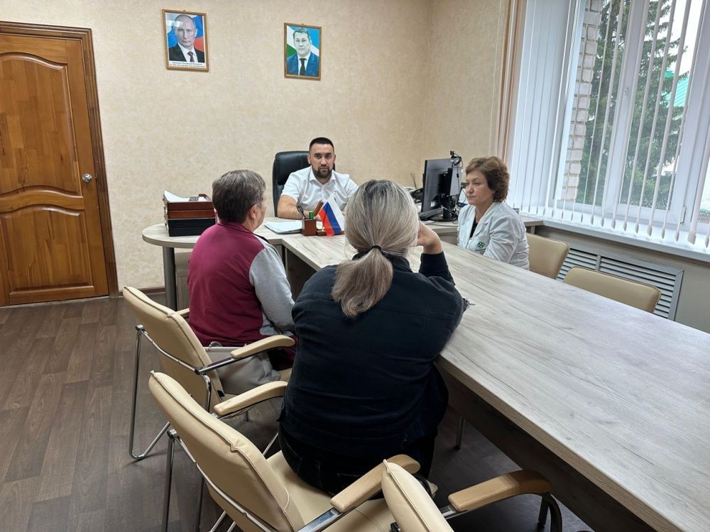 Сегодня Ильмир Кутлугужин, главный врач, провёл личный приём граждан