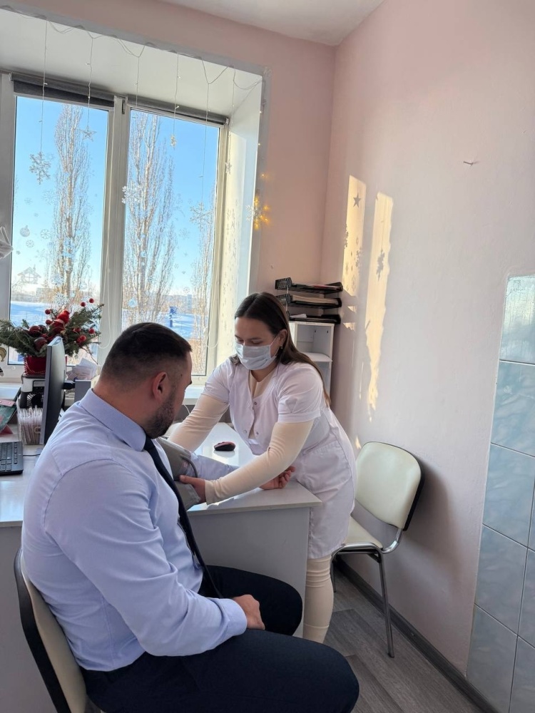 Сегодня главный врач прошёл диспансеризацию в нашей взрослой поликлинике