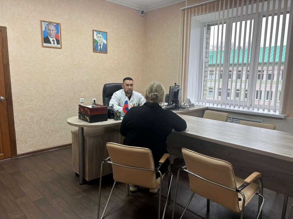 Сегодня главный врач Мелеузовской больницы Ильмир Ильдарович Кутлугужин провел прием граждан