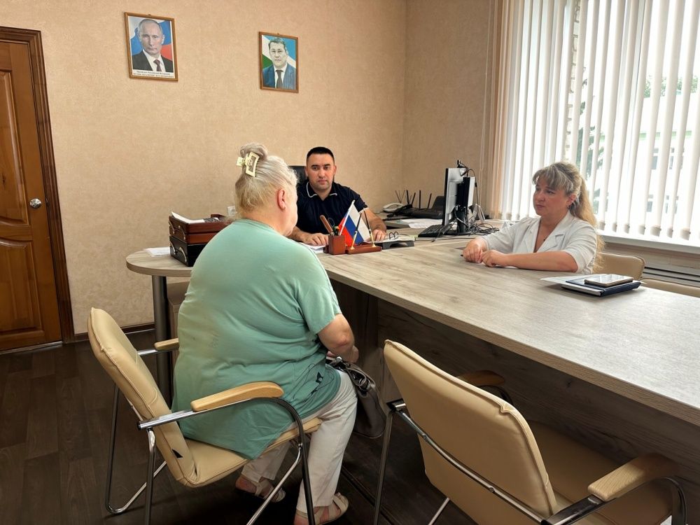 Главный врач Мелеузовской больницы Ильмир Ильдарович Кутлугужин провел прием граждан