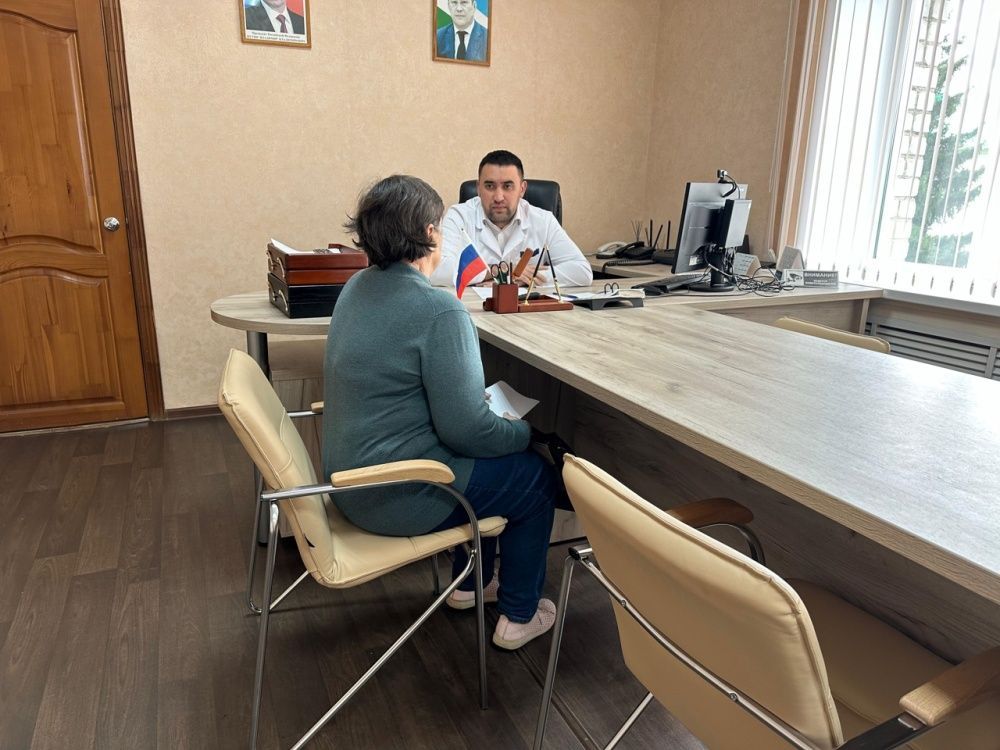 Главный врач Мелеузовской больницы Ильмир Кутлугужин провел прием граждан